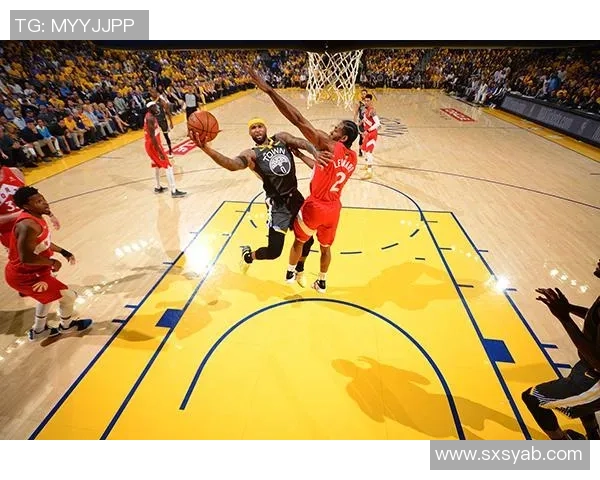 勇士与猛龙激战正酣10月2日精彩对决引发球迷热议 勇士与猛龙激战正酣10月2日精彩对决引发球迷热议