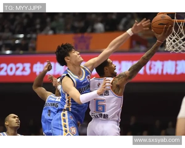 北京首钢与福建男篮激战正酣谁能在CBA赛场上笑到最后